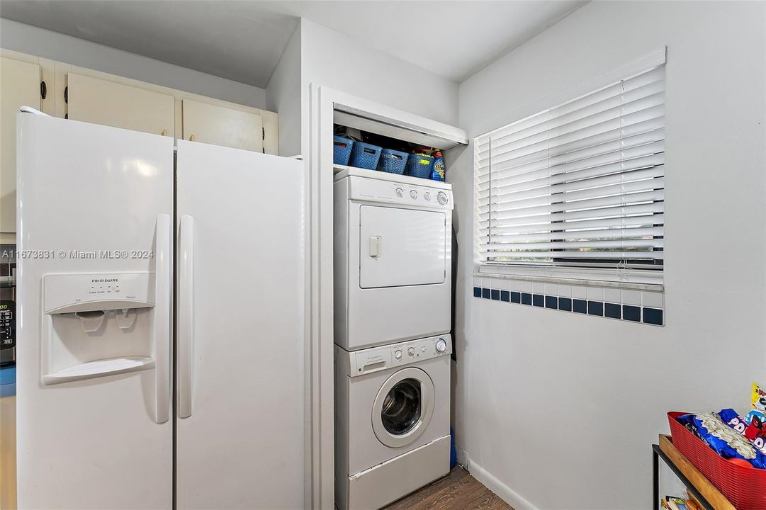 For Sale: $199,900 (2 beds, 2 baths, 1186 Square Feet)