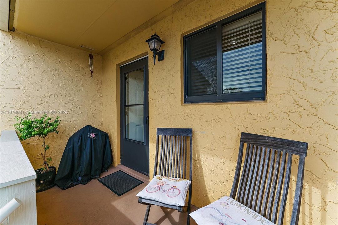 For Sale: $199,900 (2 beds, 2 baths, 1186 Square Feet)