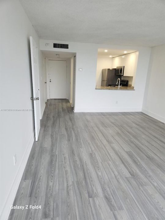 For Rent: $1,690 (1 beds, 1 baths, 826 Square Feet)