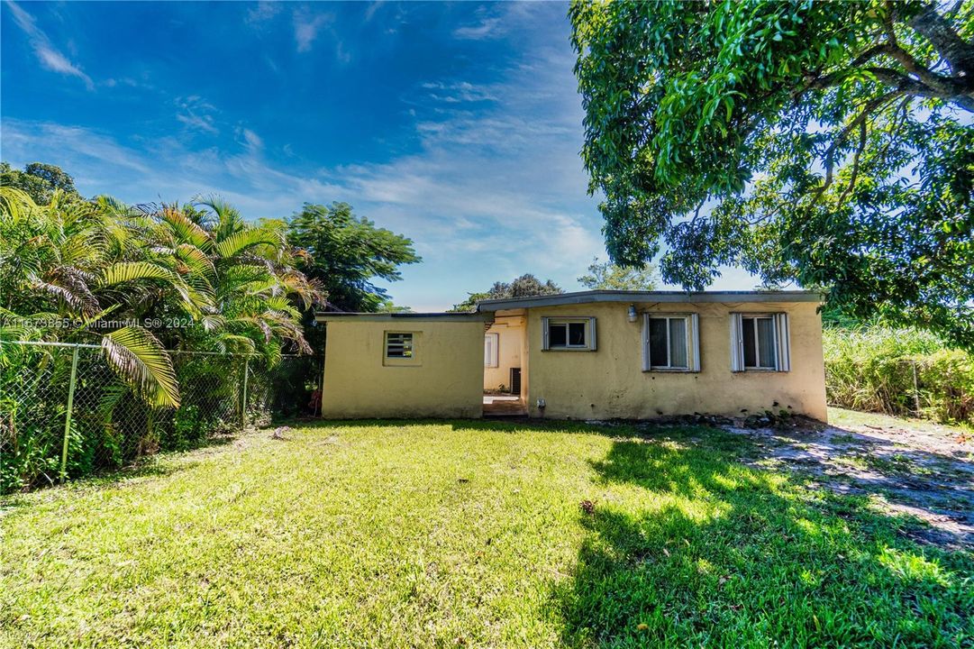 For Sale: $485,000 (4 beds, 2 baths, 1878 Square Feet)