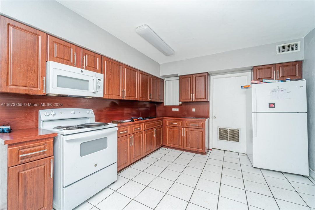 For Sale: $485,000 (4 beds, 2 baths, 1878 Square Feet)