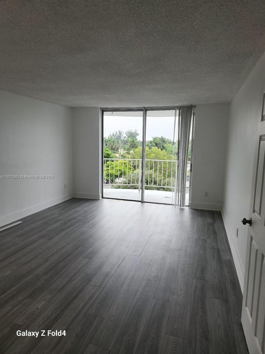 For Rent: $1,690 (1 beds, 1 baths, 826 Square Feet)