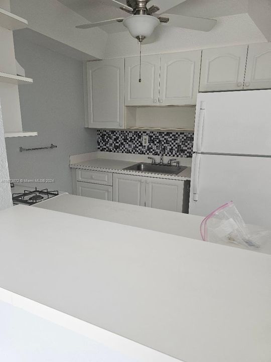 For Rent: $1,889 (1 beds, 1 baths, 724 Square Feet)