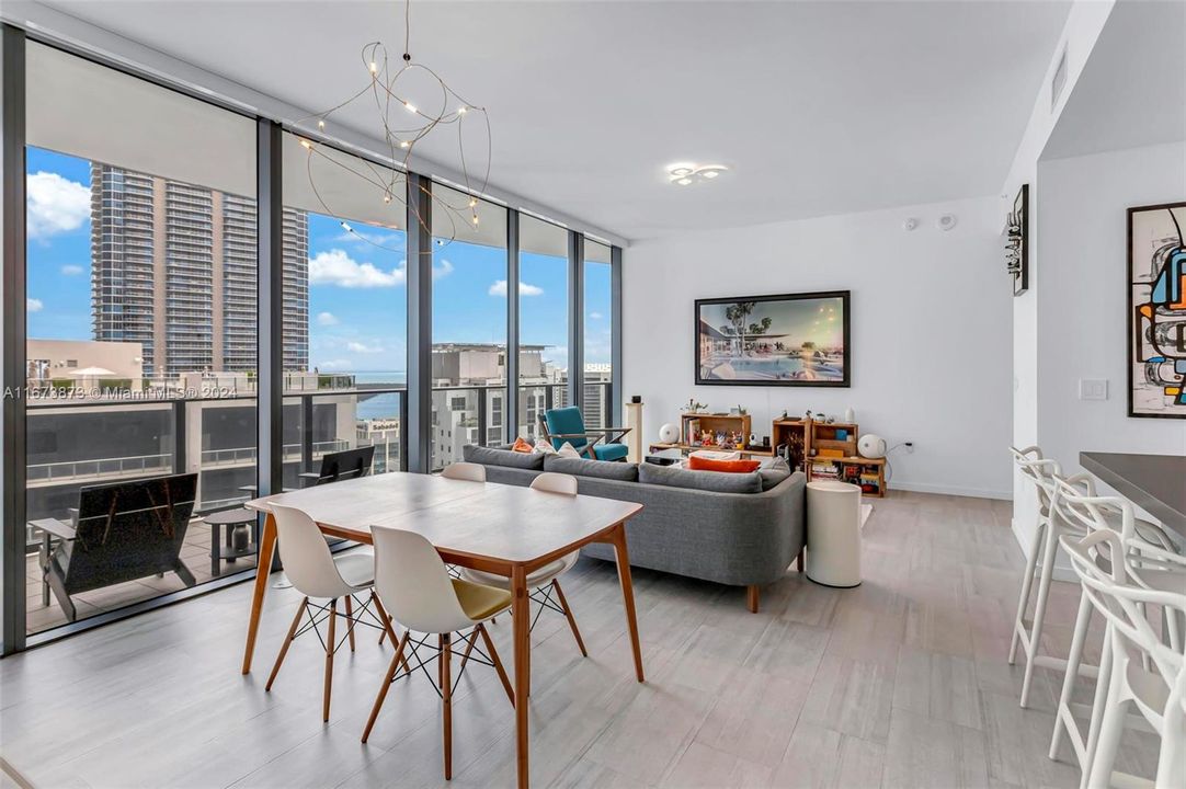 For Sale: $1,599,999 (2 beds, 2 baths, 1236 Square Feet)