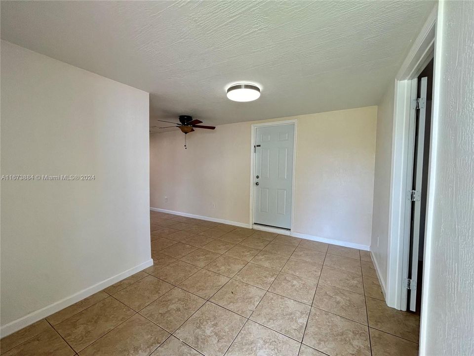 For Rent: $1,600 (1 beds, 1 baths, 1315 Square Feet)