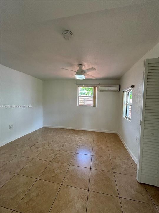 For Rent: $1,600 (1 beds, 1 baths, 1315 Square Feet)