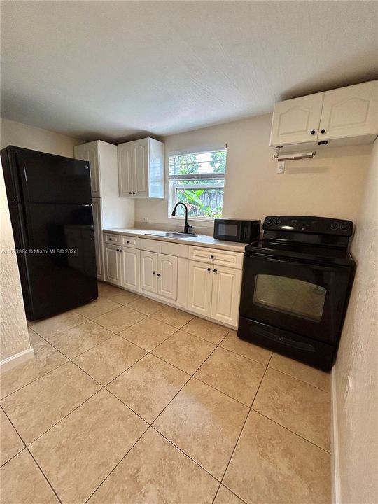 For Rent: $1,600 (1 beds, 1 baths, 1315 Square Feet)