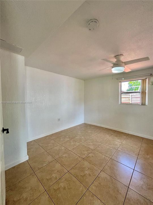 For Rent: $1,600 (1 beds, 1 baths, 1315 Square Feet)