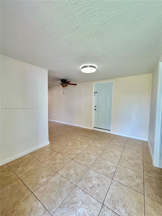 For Rent: $1,600 (1 beds, 1 baths, 1315 Square Feet)