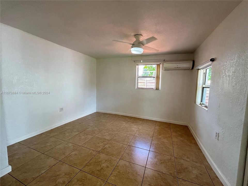 For Rent: $1,600 (1 beds, 1 baths, 1315 Square Feet)