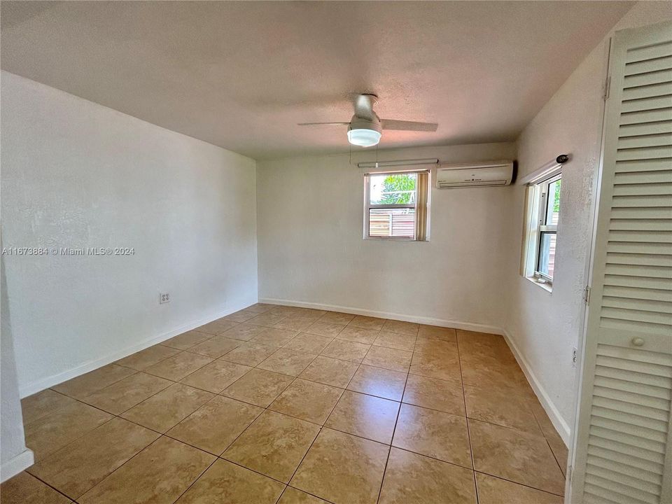 For Rent: $1,600 (1 beds, 1 baths, 1315 Square Feet)