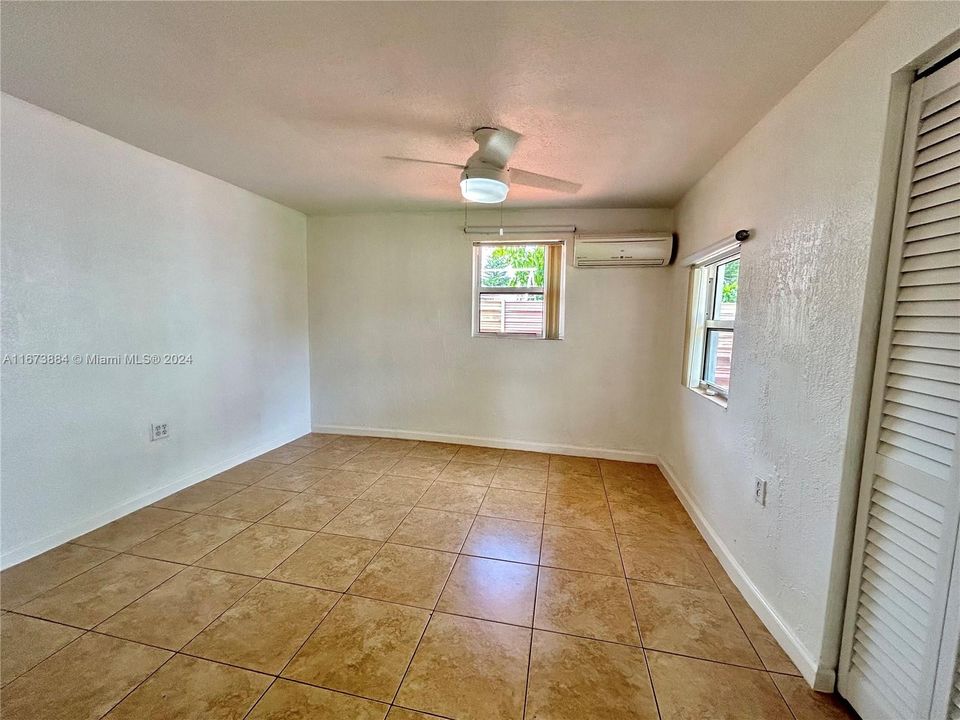 For Rent: $1,600 (1 beds, 1 baths, 1315 Square Feet)