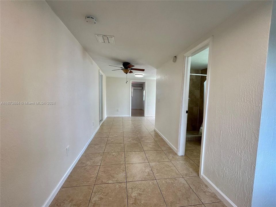 For Rent: $1,600 (1 beds, 1 baths, 1315 Square Feet)