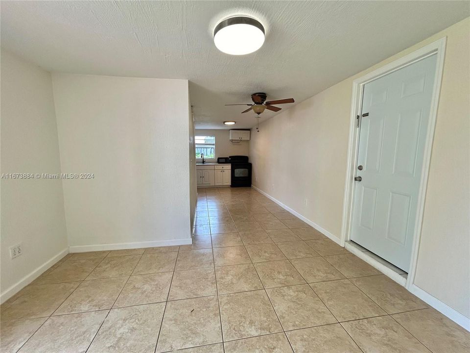 For Rent: $1,600 (1 beds, 1 baths, 1315 Square Feet)