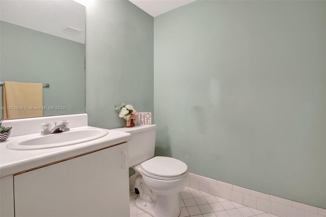 Active With Contract: $139,600 (1 beds, 1 baths, 960 Square Feet)