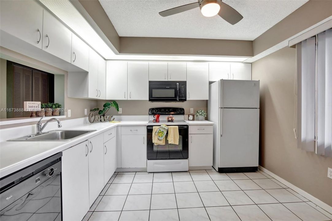 Active With Contract: $139,600 (1 beds, 1 baths, 960 Square Feet)