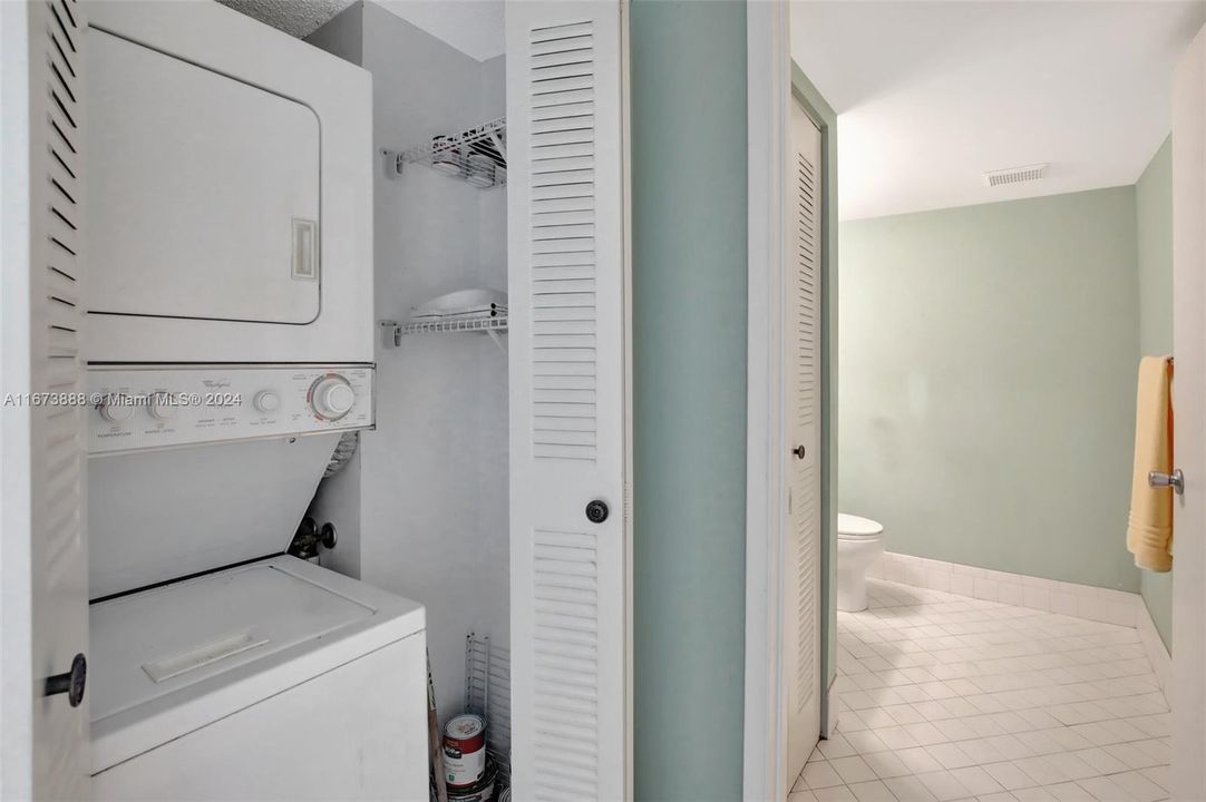 Active With Contract: $139,600 (1 beds, 1 baths, 960 Square Feet)