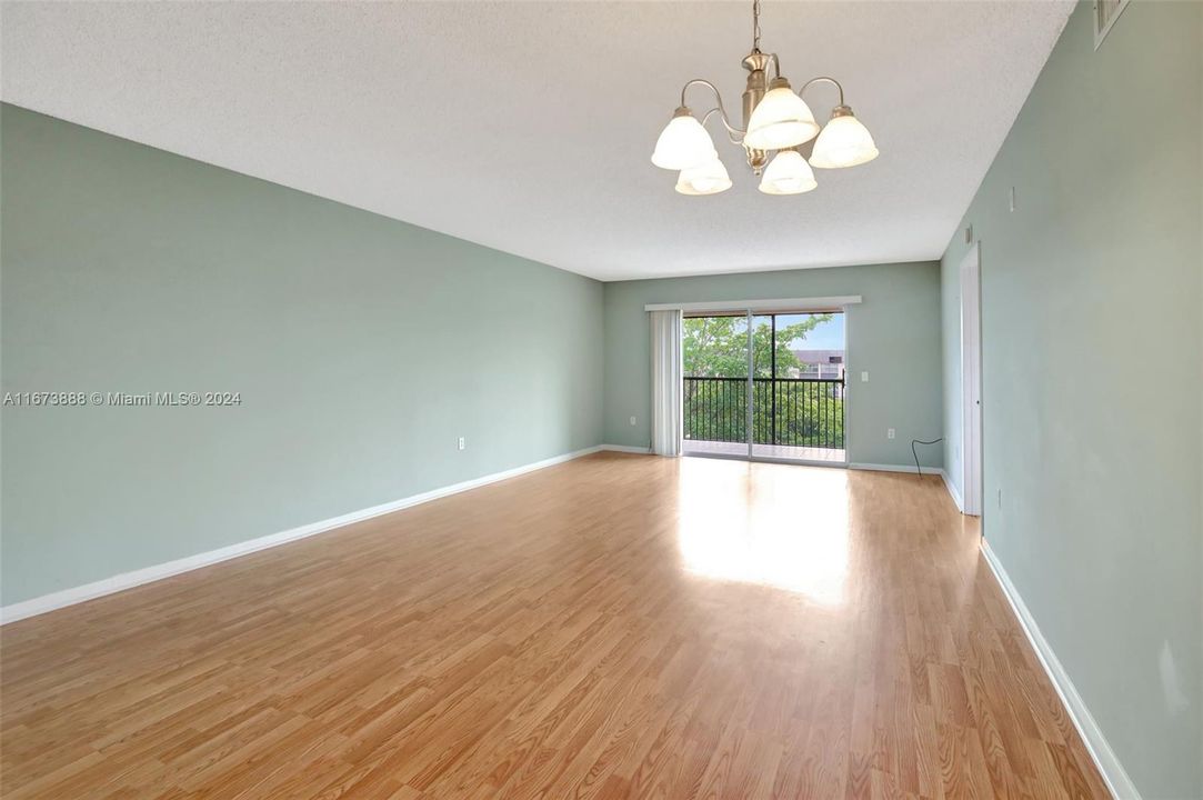 Active With Contract: $139,600 (1 beds, 1 baths, 960 Square Feet)