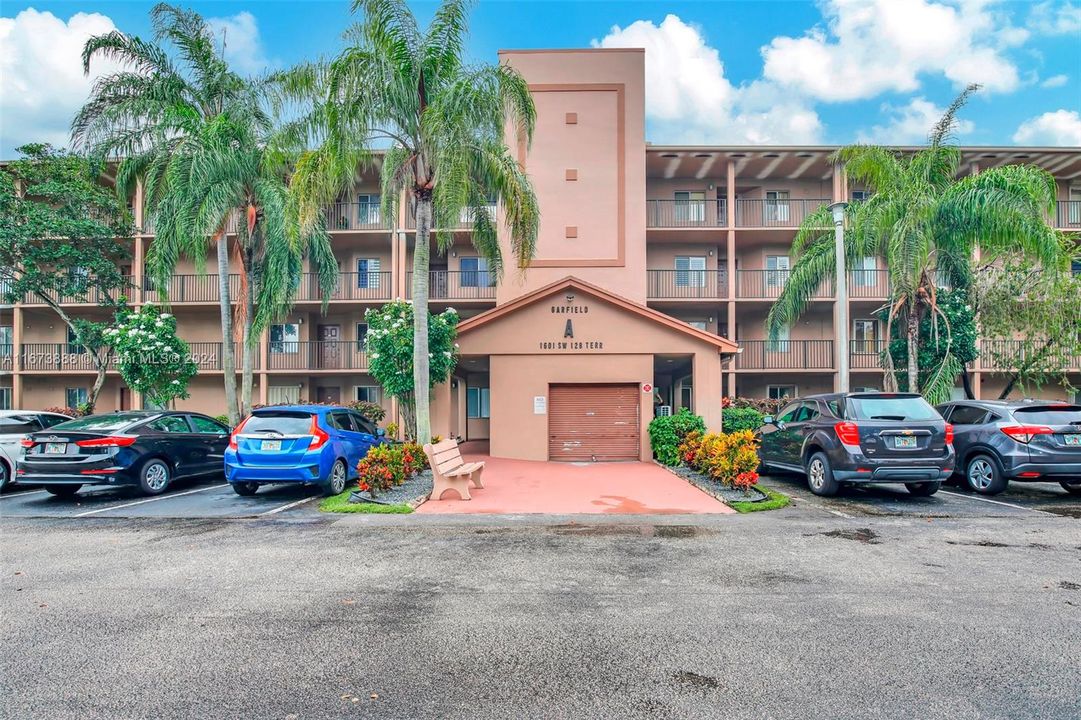 Active With Contract: $139,600 (1 beds, 1 baths, 960 Square Feet)