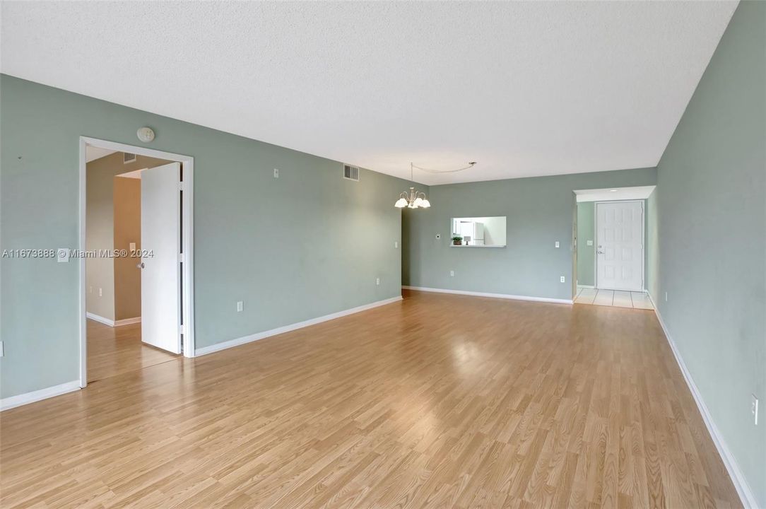 Active With Contract: $139,600 (1 beds, 1 baths, 960 Square Feet)