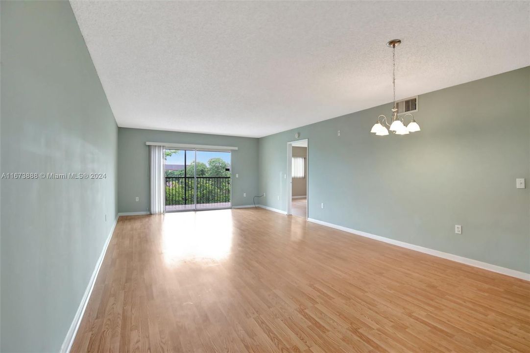 Active With Contract: $139,600 (1 beds, 1 baths, 960 Square Feet)