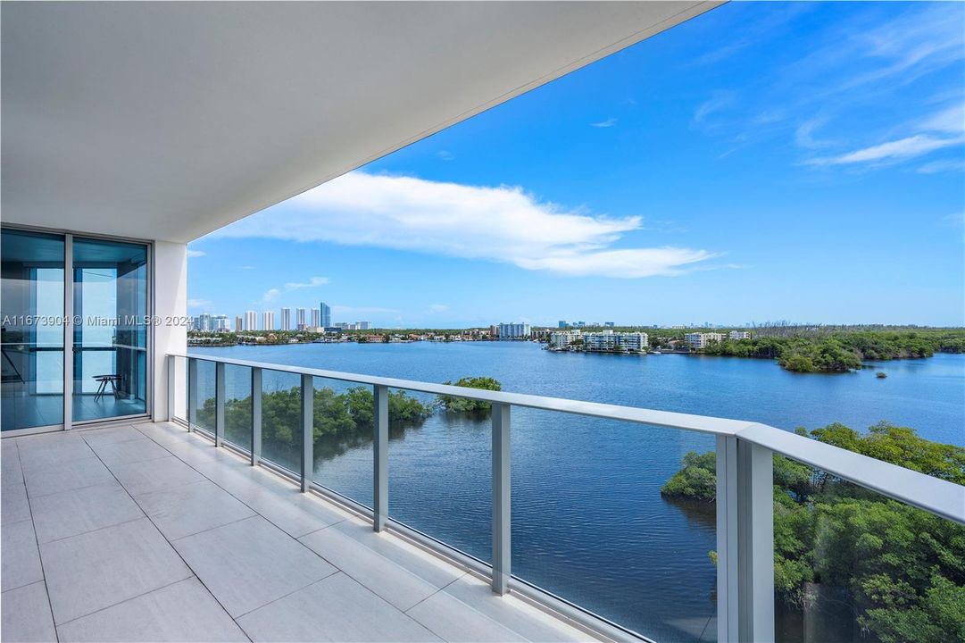 For Sale: $1,400,000 (2 beds, 2 baths, 1958 Square Feet)