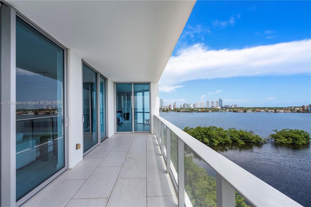 For Sale: $1,400,000 (2 beds, 2 baths, 1958 Square Feet)