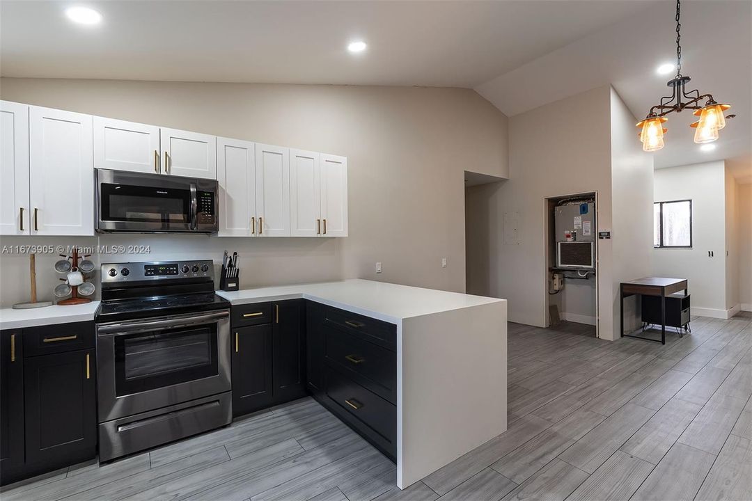 For Sale: $310,000 (2 beds, 2 baths, 1117 Square Feet)