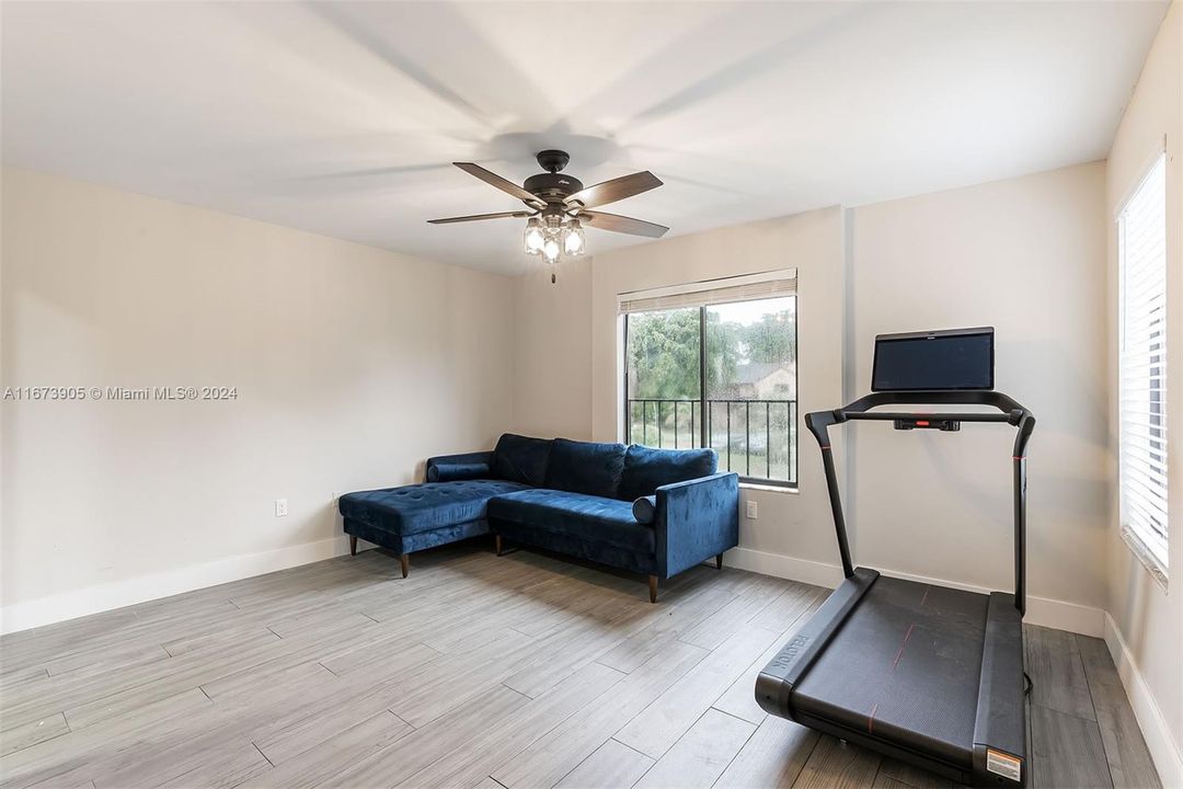 For Sale: $310,000 (2 beds, 2 baths, 1117 Square Feet)