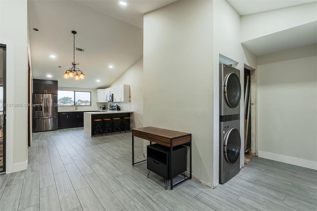 For Sale: $310,000 (2 beds, 2 baths, 1117 Square Feet)