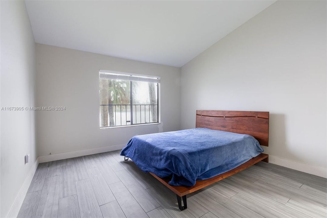 For Sale: $310,000 (2 beds, 2 baths, 1117 Square Feet)