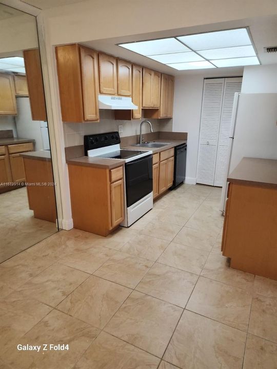 For Rent: $1,890 (2 beds, 1 baths, 940 Square Feet)