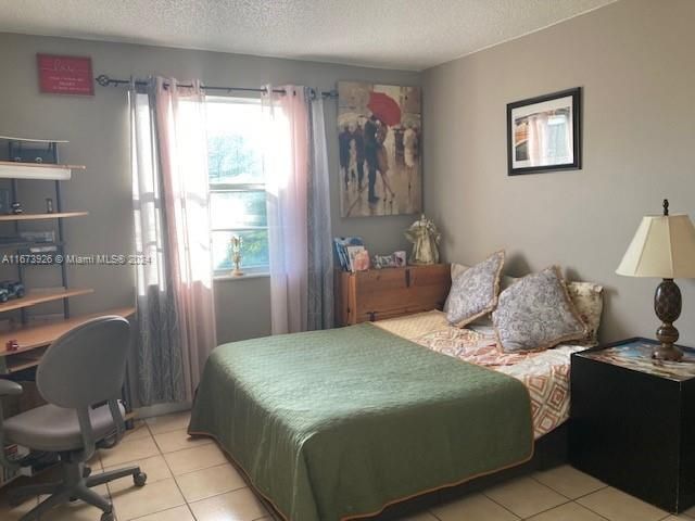 For Sale: $200,000 (1 beds, 1 baths, 664 Square Feet)