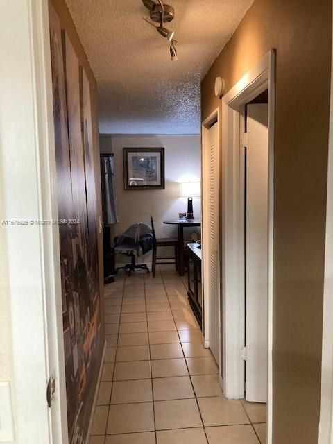 For Sale: $200,000 (1 beds, 1 baths, 664 Square Feet)