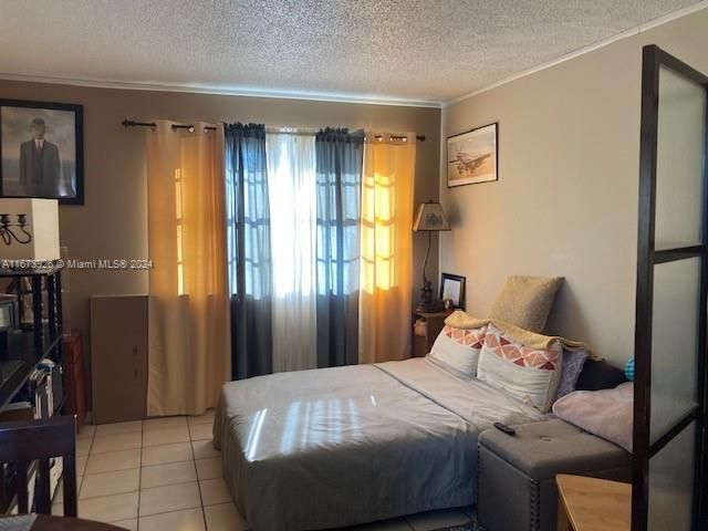 For Sale: $200,000 (1 beds, 1 baths, 664 Square Feet)