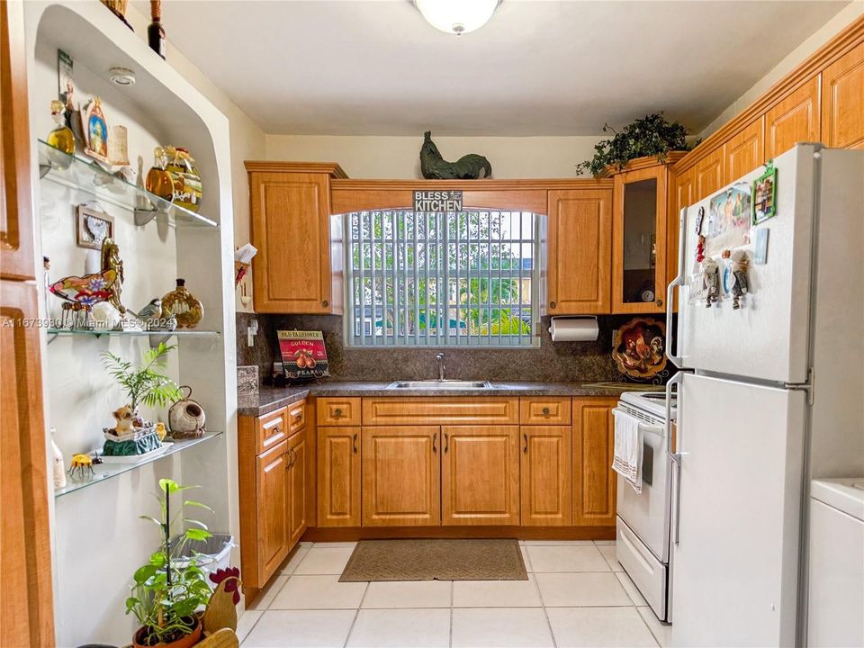 For Sale: $445,000 (2 beds, 1 baths, 1314 Square Feet)