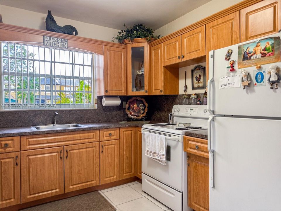 For Sale: $445,000 (2 beds, 1 baths, 1314 Square Feet)