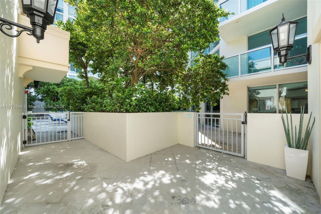 For Sale: $849,000 (2 beds, 2 baths, 1229 Square Feet)