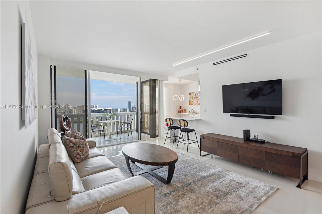 For Sale: $1,100,000 (2 beds, 2 baths, 1607 Square Feet)