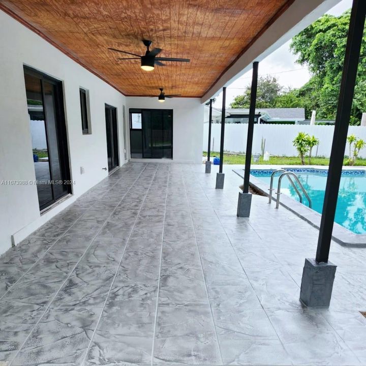 En Venta: $595,000 (2 camas, 2 baños, 1367 Pies cuadrados)