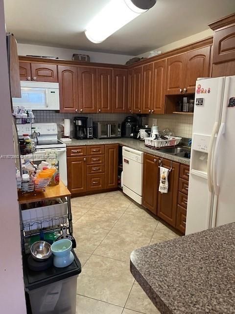 For Sale: $240,000 (1 beds, 1 baths, 845 Square Feet)