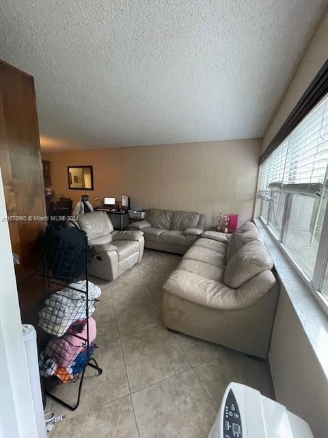 For Sale: $240,000 (1 beds, 1 baths, 845 Square Feet)