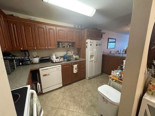 For Sale: $240,000 (1 beds, 1 baths, 845 Square Feet)