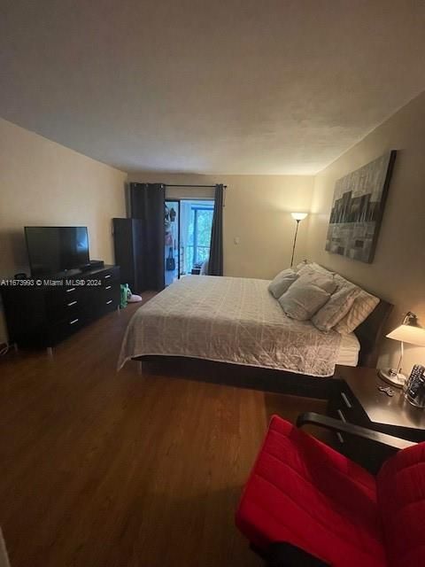 For Sale: $240,000 (1 beds, 1 baths, 845 Square Feet)