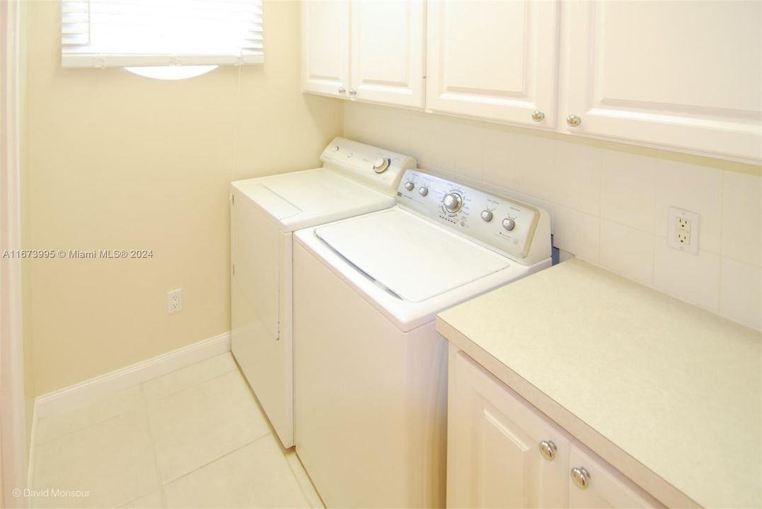 For Rent: $3,000 (3 beds, 2 baths, 1570 Square Feet)