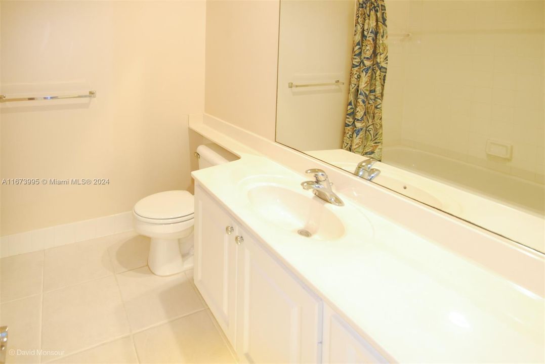 For Rent: $3,000 (3 beds, 2 baths, 1570 Square Feet)