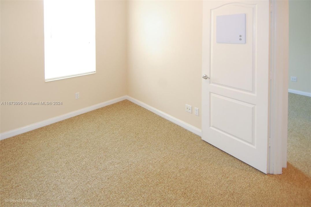 For Rent: $3,000 (3 beds, 2 baths, 1570 Square Feet)