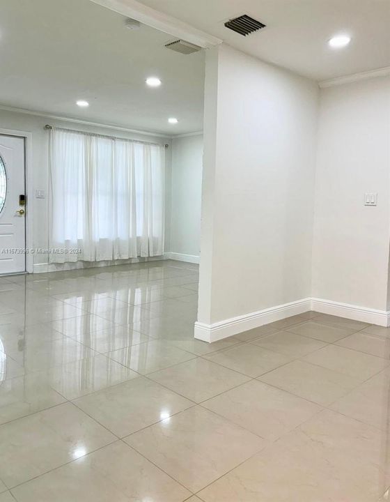 En Venta: $465,000 (4 camas, 2 baños, 1334 Pies cuadrados)