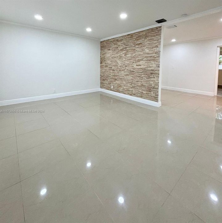 En Venta: $465,000 (4 camas, 2 baños, 1334 Pies cuadrados)