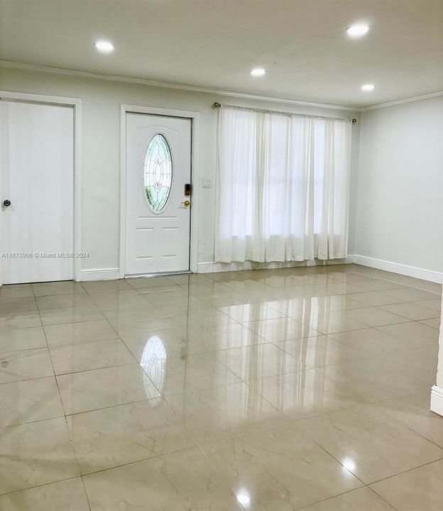 En Venta: $465,000 (4 camas, 2 baños, 1334 Pies cuadrados)